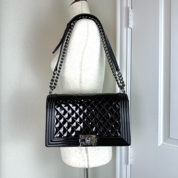 CHANEL BOY Chain Patent Quilted Shoulder Bag with Patent Wallet - Picture 10 of 11